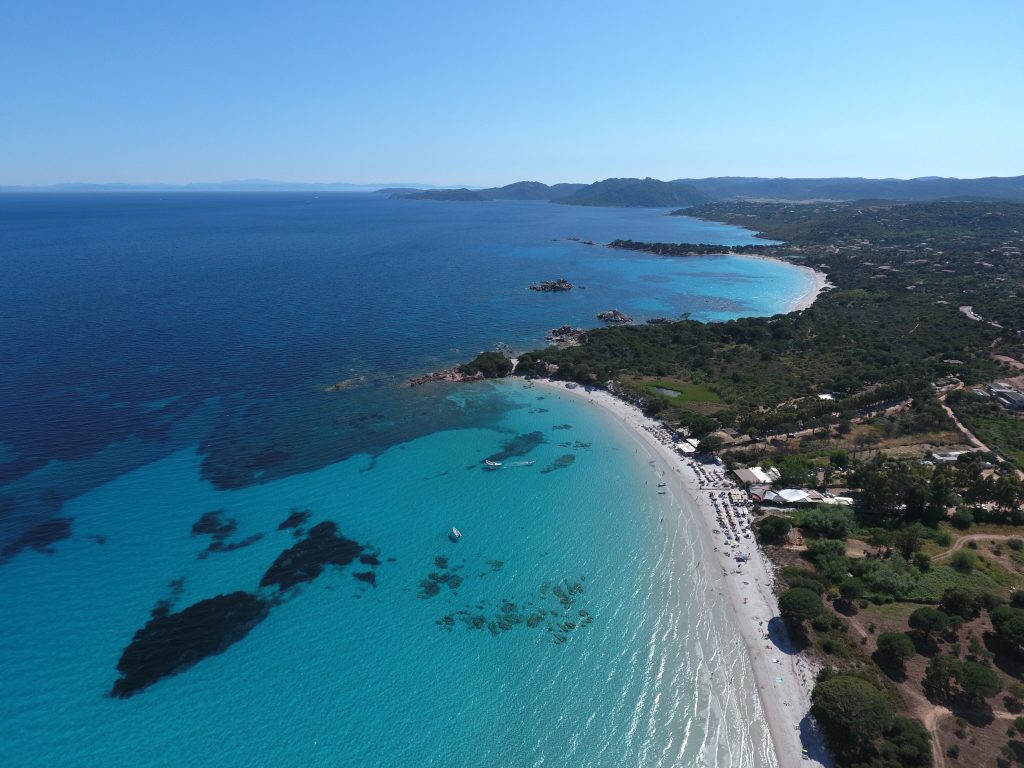 La plage de Palombaggia et en arrière plan, celle de  Tamaricciu. Crédit Photo : Francois-Olivier Piazza