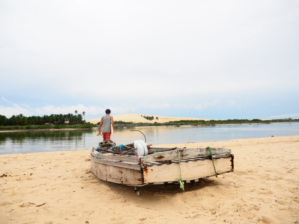 Promenade dans les dunes et bateau, Jericoacoara, Ceara, Brésil