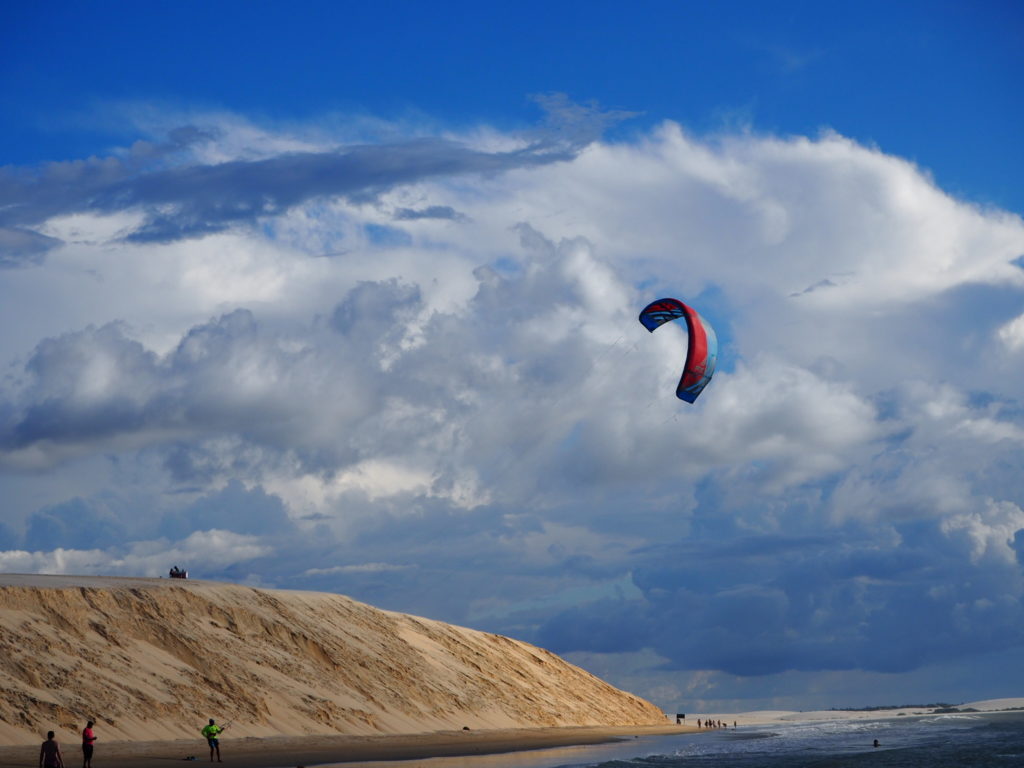 La dune de Pôr-do-Sol et kitesurf, Jericoacoara, Ceara, Brésil