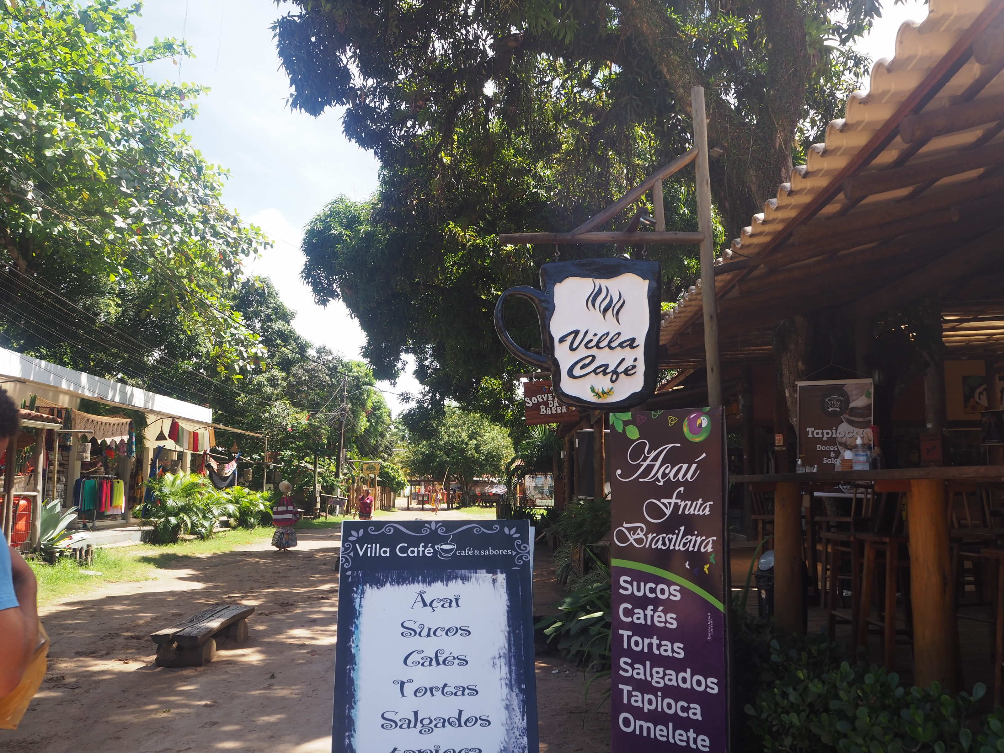 Le café "Villa Café" dans le centre de Barra Grande pour déguster un jus de fruit frais avec les fruits spécifiques de Bahia