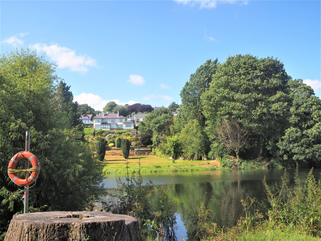 Fitzgerald Park à Cork Irlande.-Le point deau et la riviere lee clioadnco