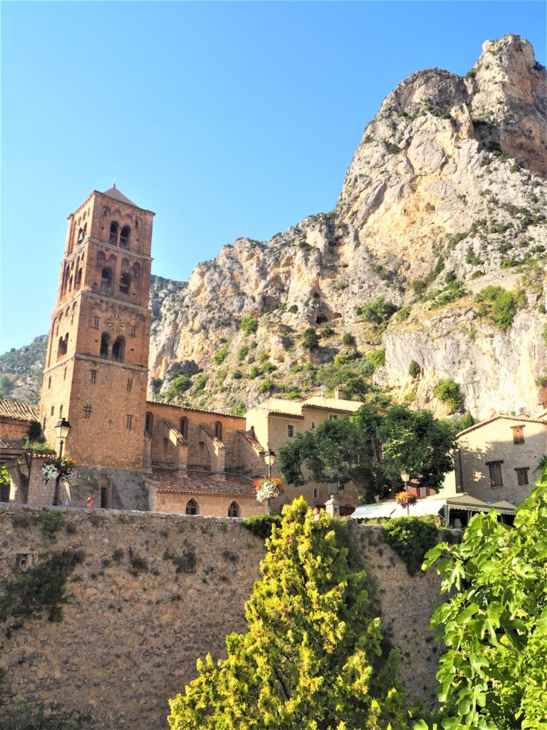 Le Vlilage de Moustiers-Sainte-Marie.Parc Naturel Régional du Verdon Alpes de Haute-Provence. Clioandco blog