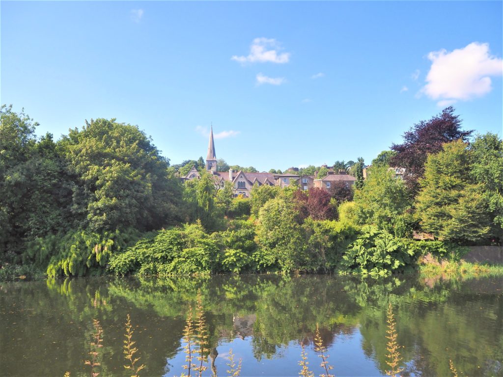 Fitzgerald Park à Cork Irlande.-Le point deau et la riviere lee clioadnco