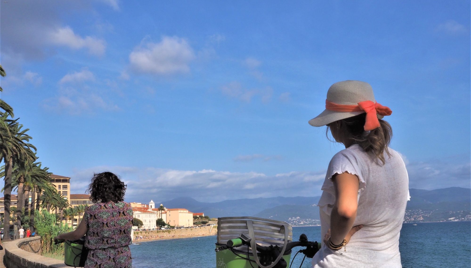 Vue sur Ajaccio, Corse avec vélos Appebike