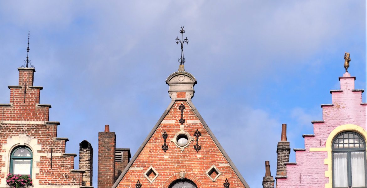 Bruges-Belgique-Blog-voyage-Clioandco-Eglise-Sainte-Walburge-de-Bruges-couleurs automne