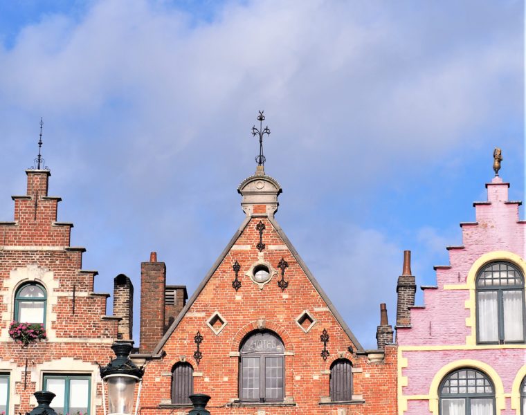 Bruges-Belgique-Blog-voyage-Clioandco-Eglise-Sainte-Walburge-de-Bruges-couleurs automne