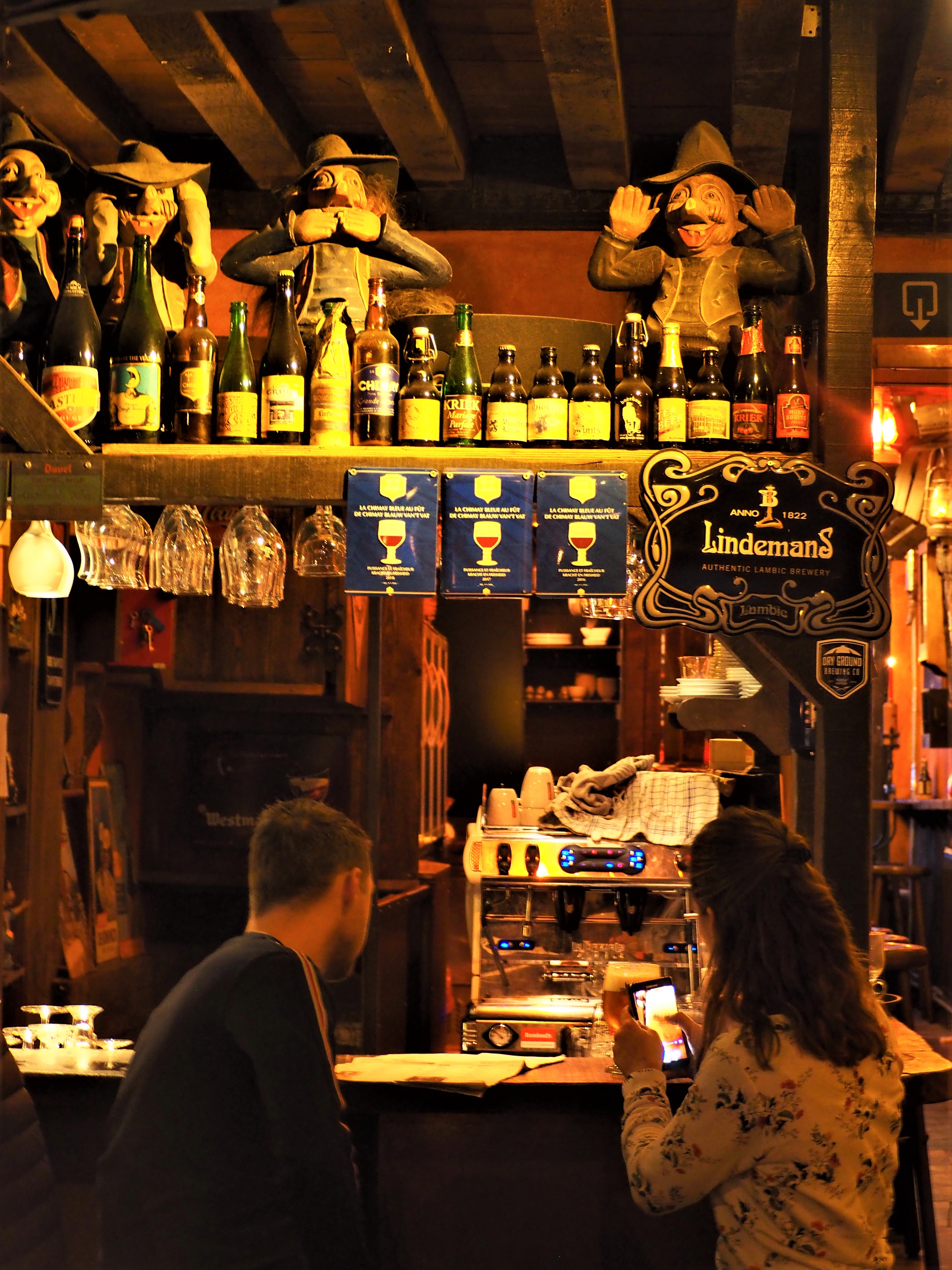 Bar gand belgique pub trollekelder eglise saint jacques atypique clioandco blog voyage décoration