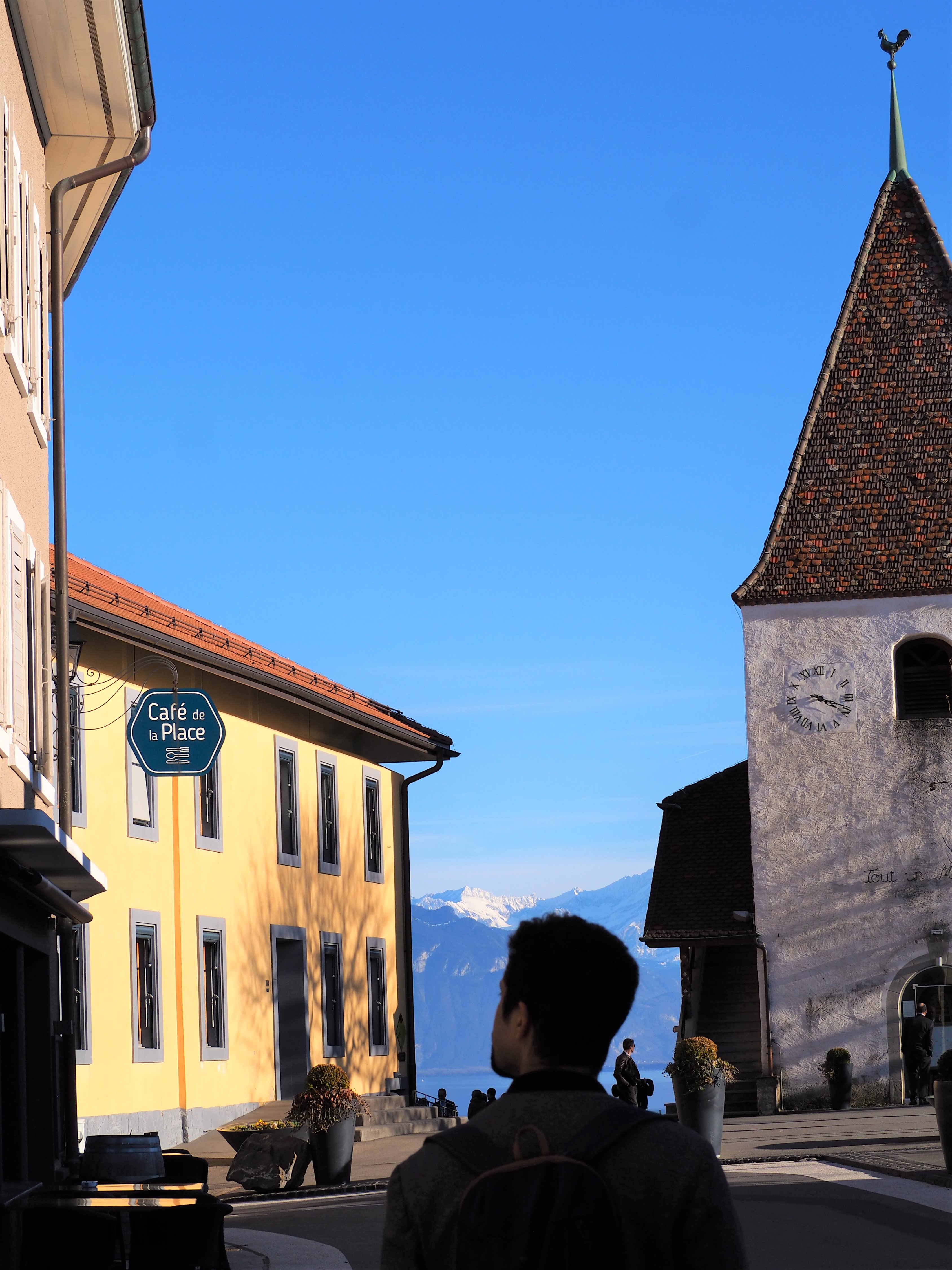 bourg-en-lavaux-café-de-la-place-Clioandco-blog-voyage-lausanne-suisse-canton-de-vaud-Lavaux-balade.