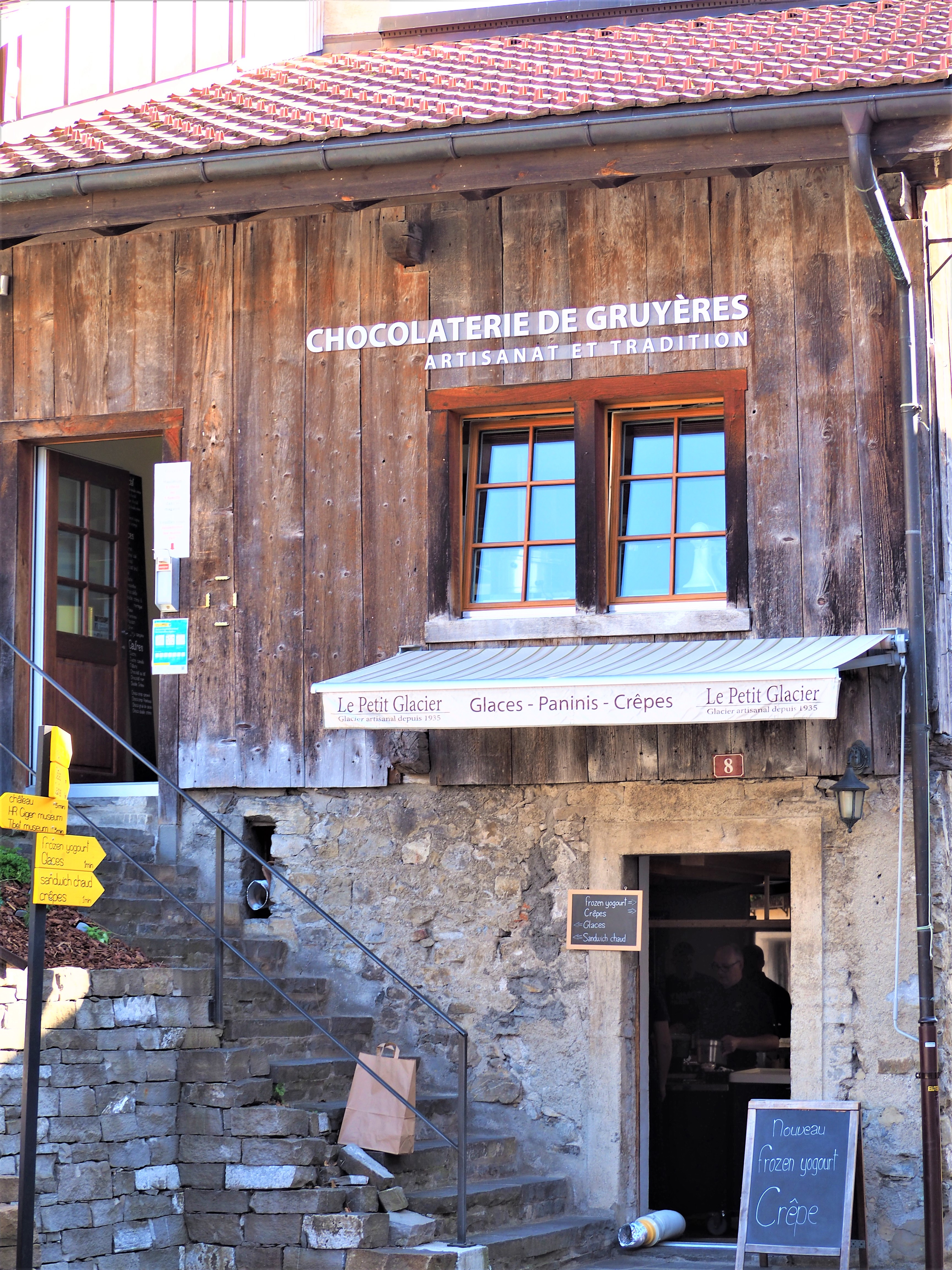 Visiter-Gruyères-canton-de-Fribourg-Suisse-chocolaterie-de-Gruyères