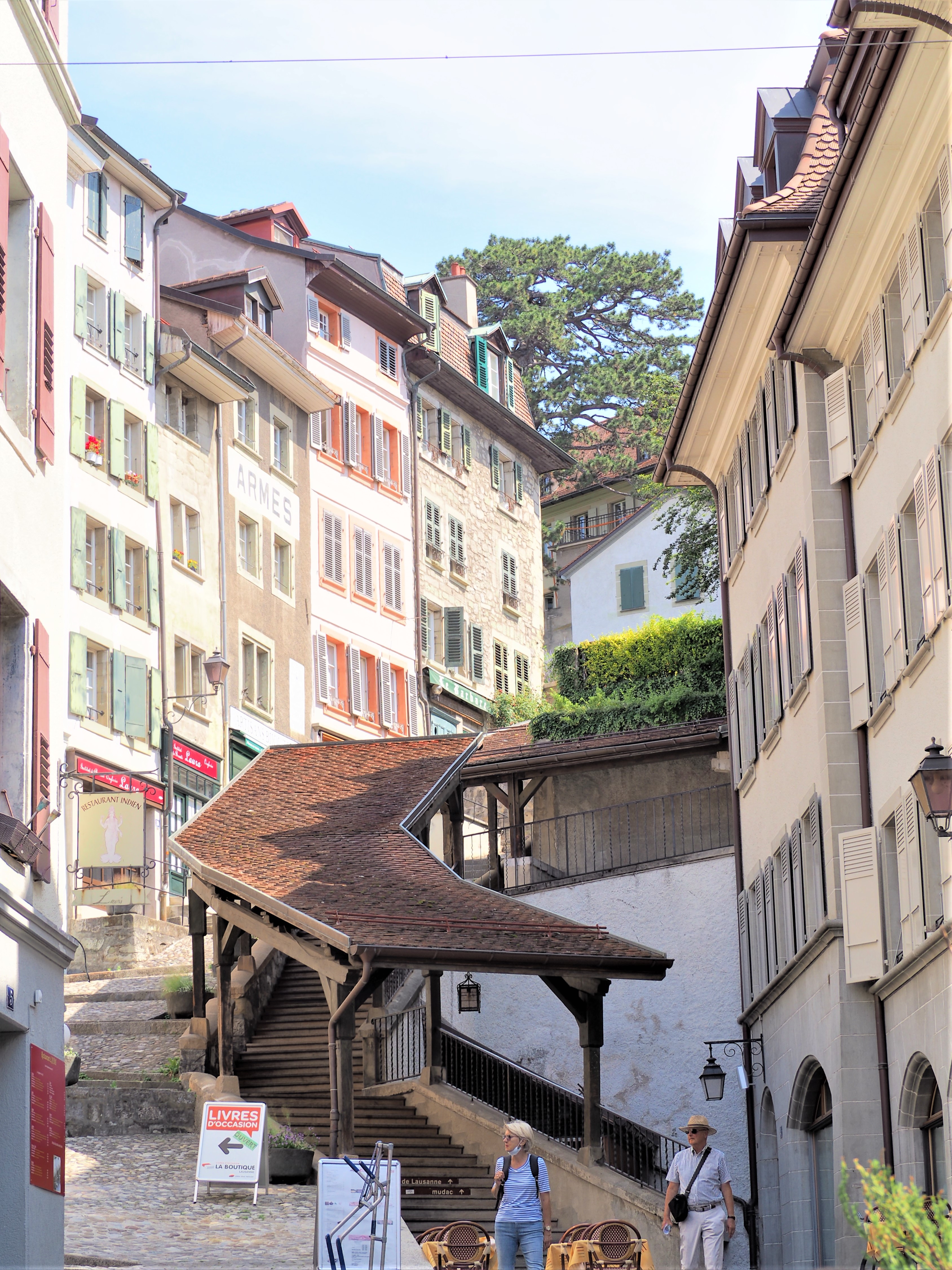 En automne La cité Lausanne vieille ville clioandco blog voyage