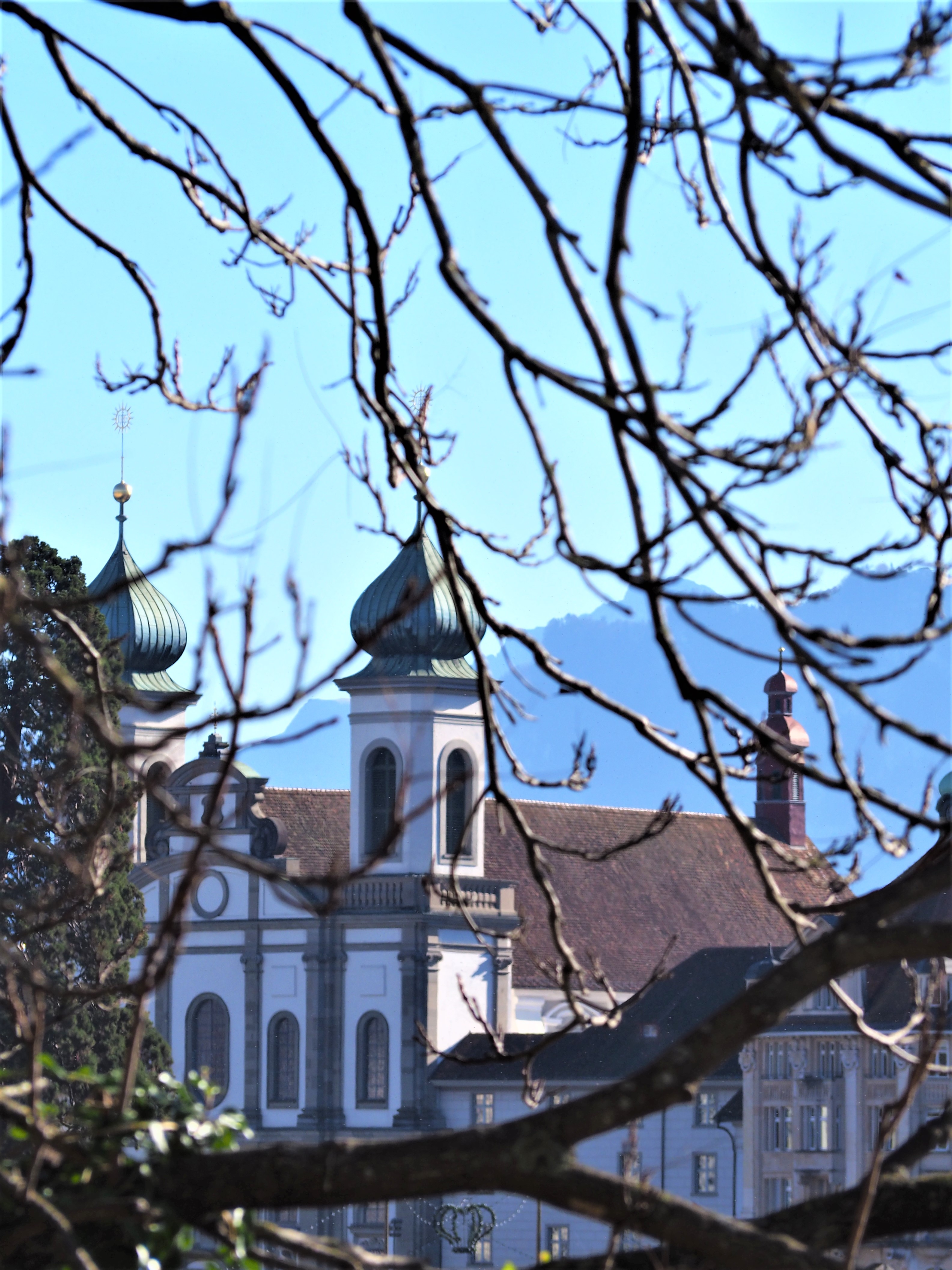 Lucerne-eglise-franciscaine-clioandco-blog-voyage-suisse