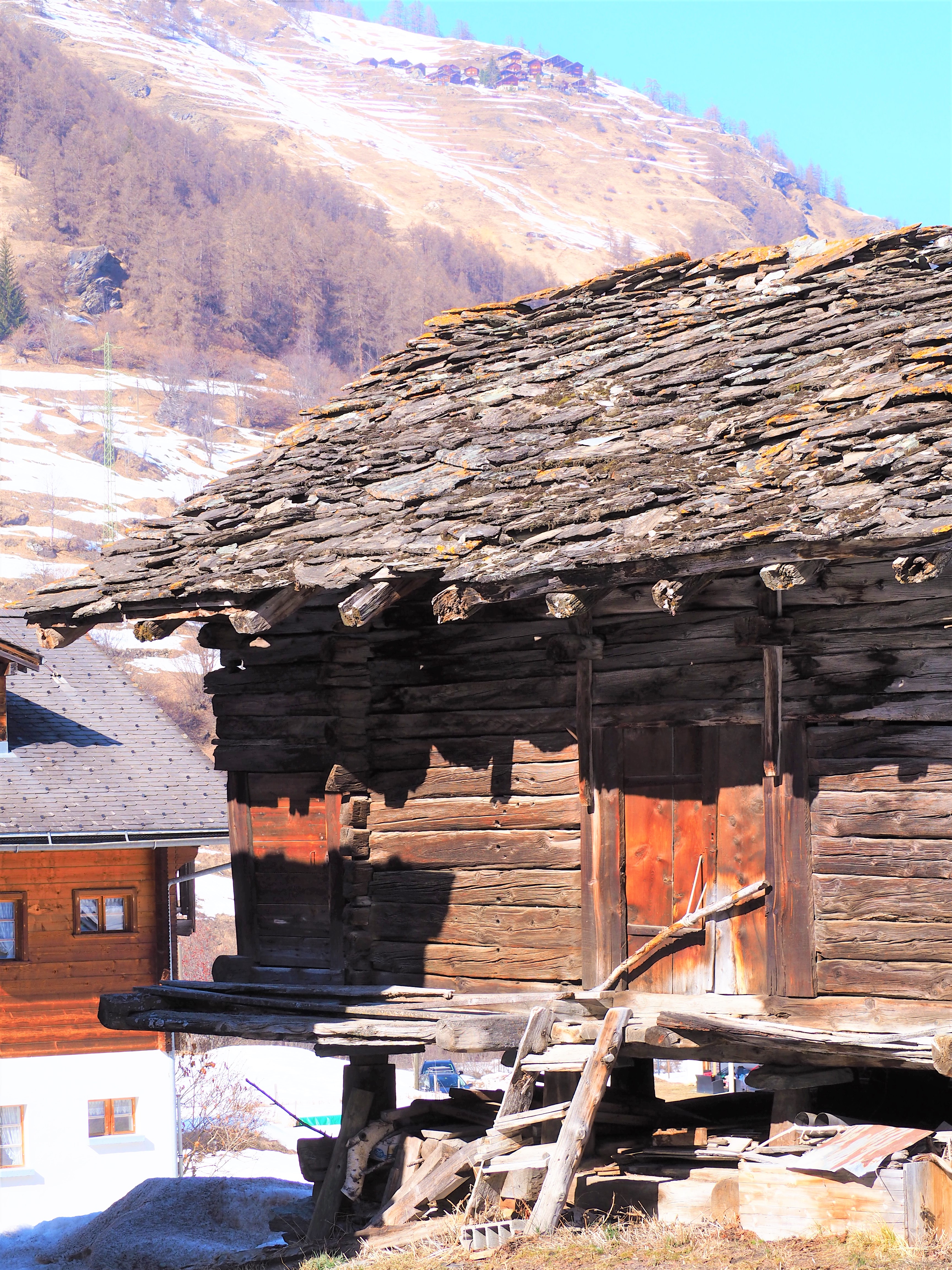 Les-hauderes-et-les-maisons-typiques.j