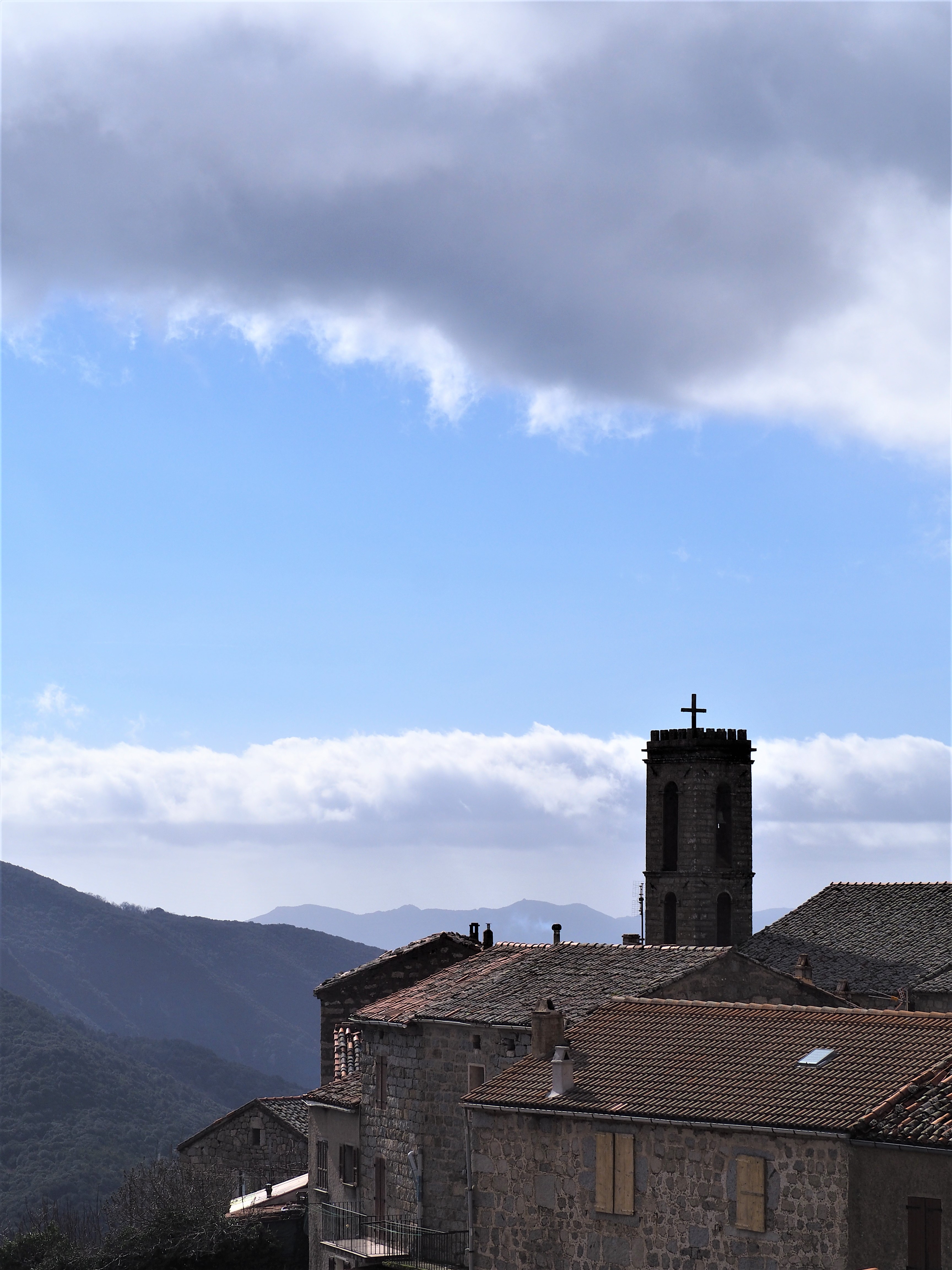 Serra di scopamène alta rocca corse voyage eglise