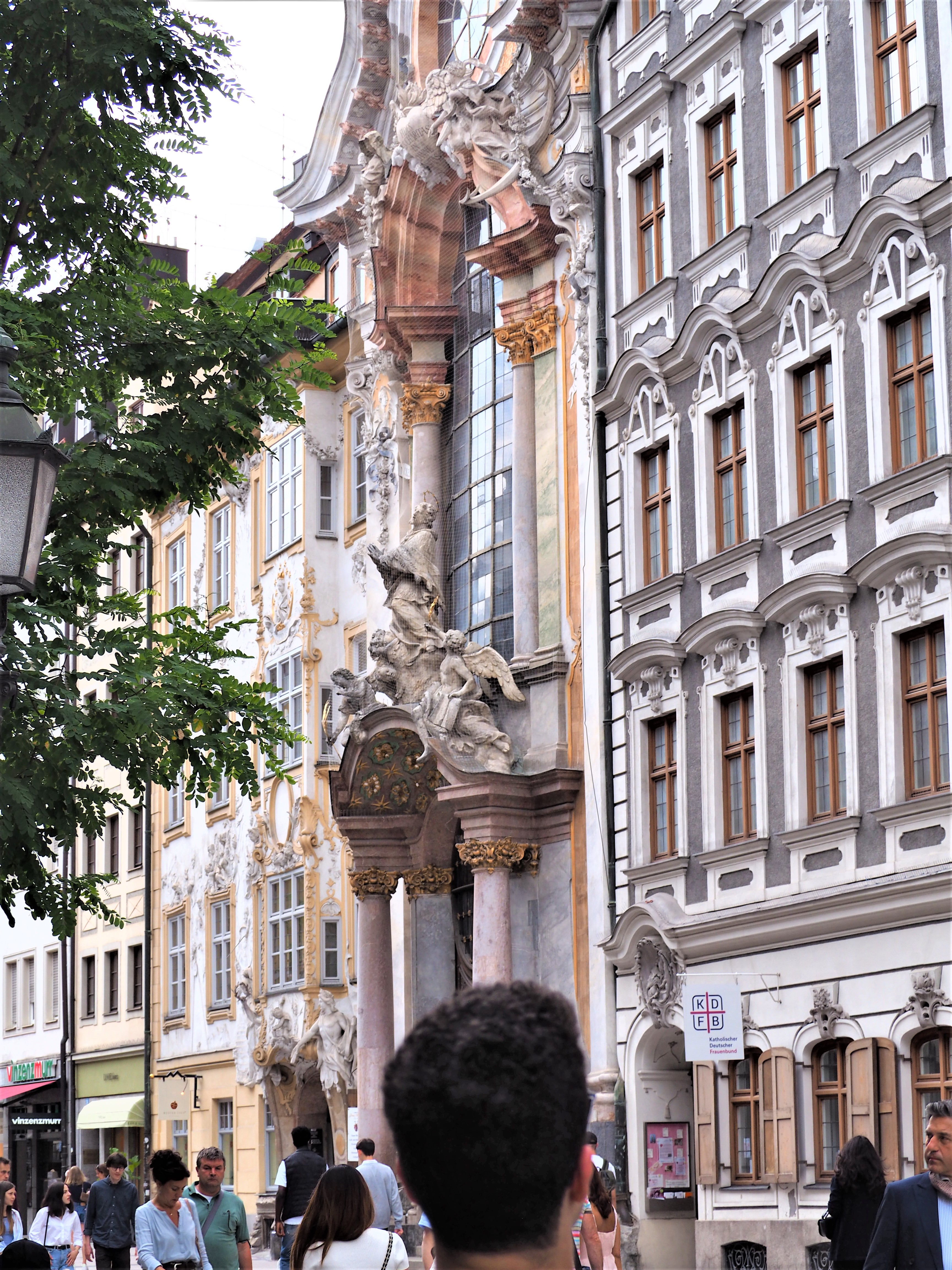 Munich-baviere-asamkirche-style-rococo-exterieur.j