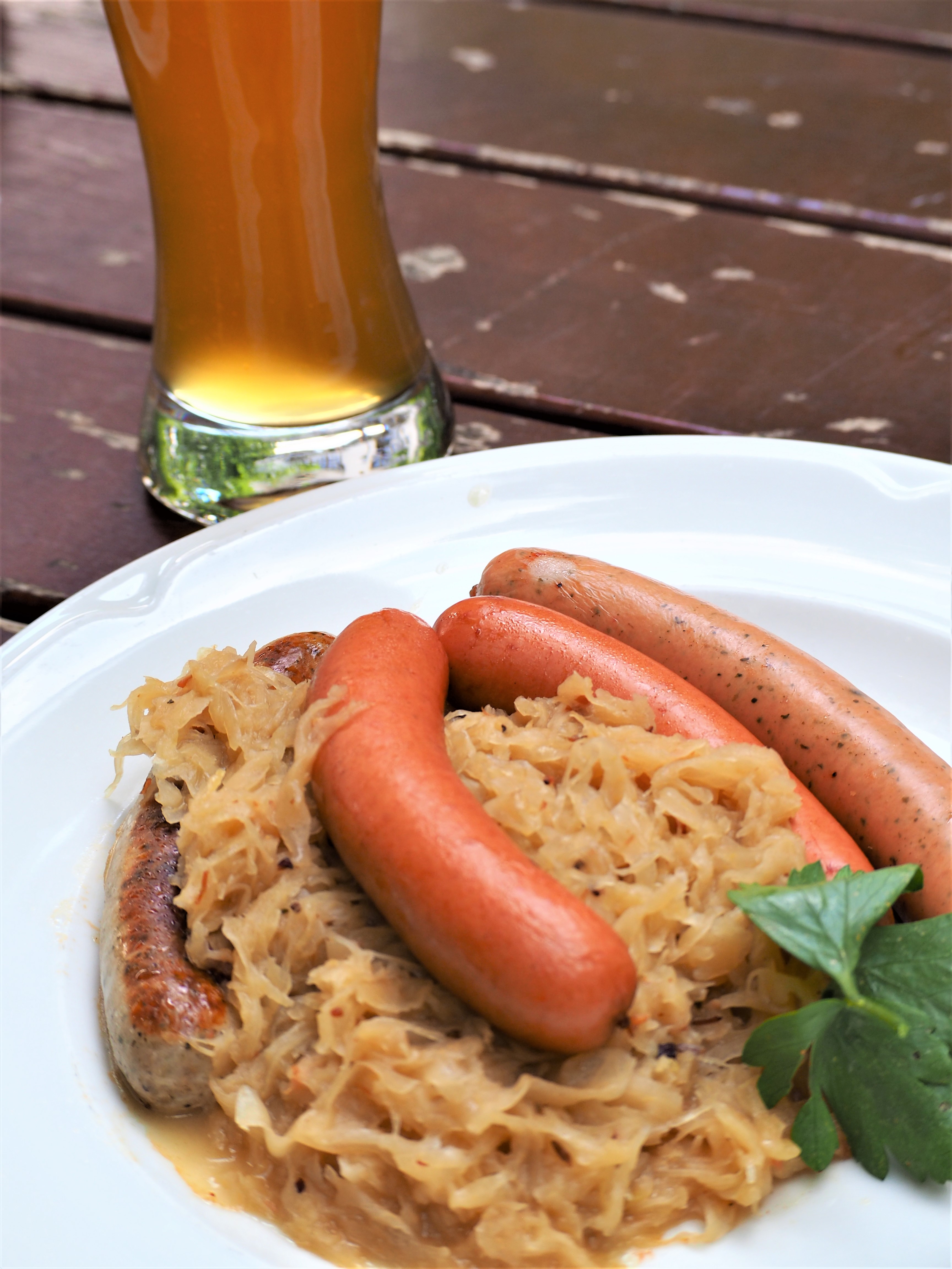 brasserie-Hofbrauhaus-biergarten-munich-saucisse.