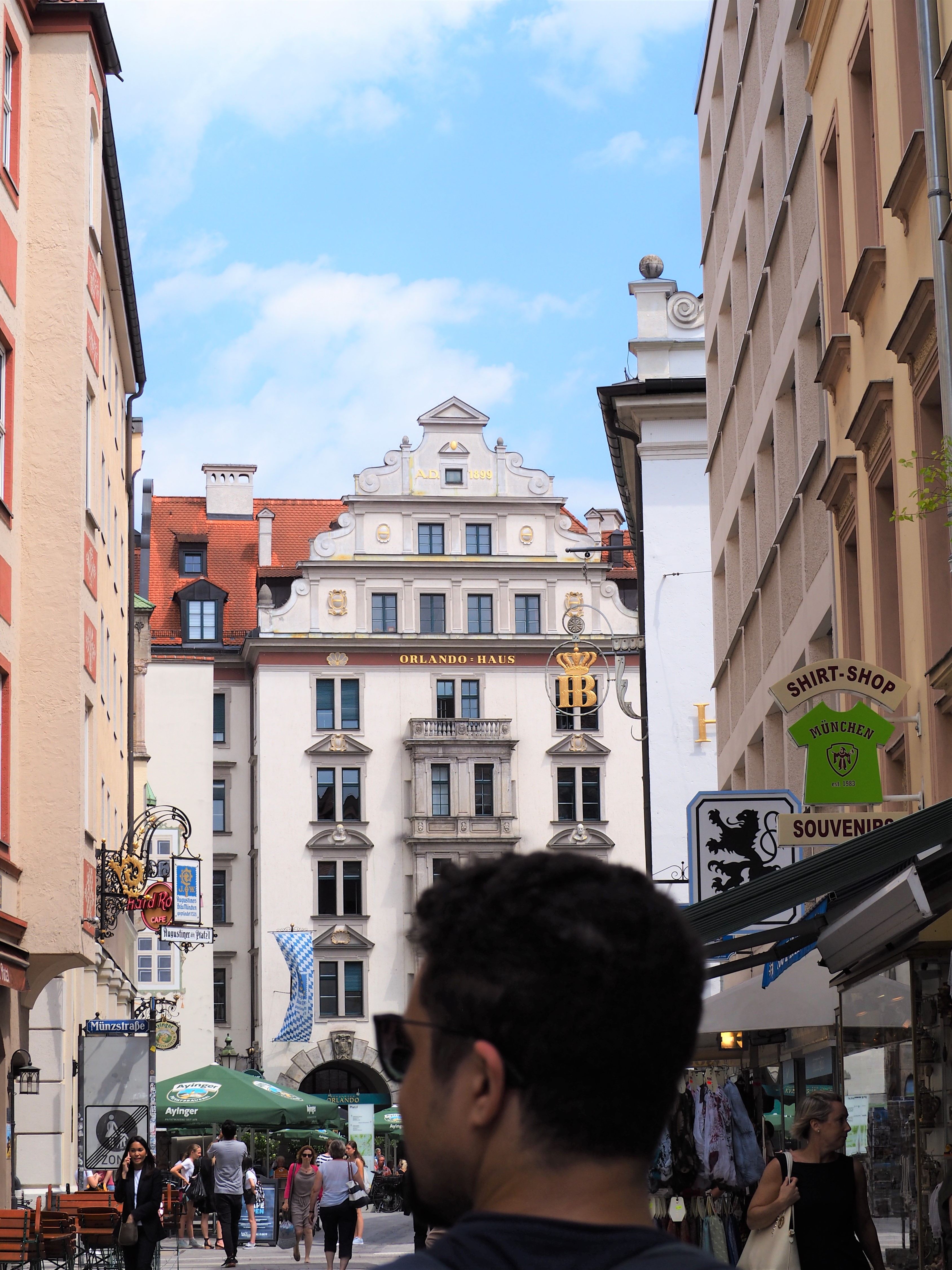 rue-de-munich-brasserie-Hofbrauhaus-biergarten.jpg