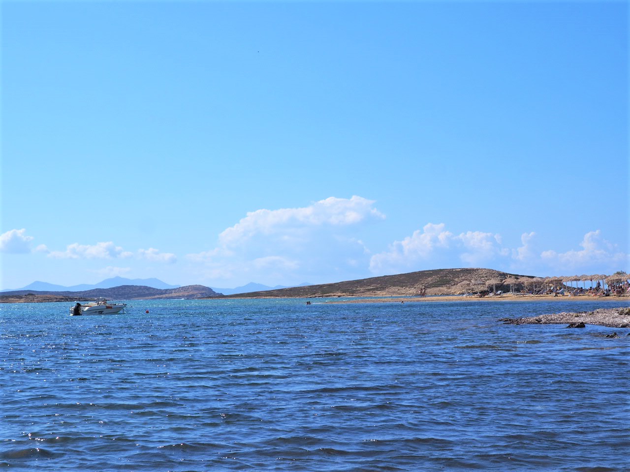 Agios-Georgios-antiparos-grece-cyclades-bateau.