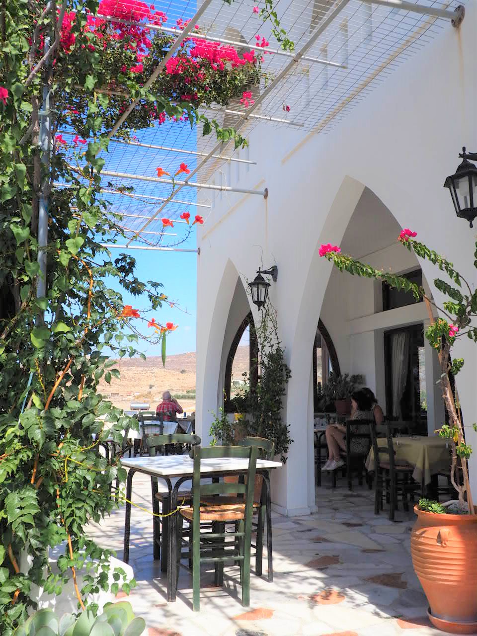 terrasse stella taverne eggares village de naxos restaurant ou manger