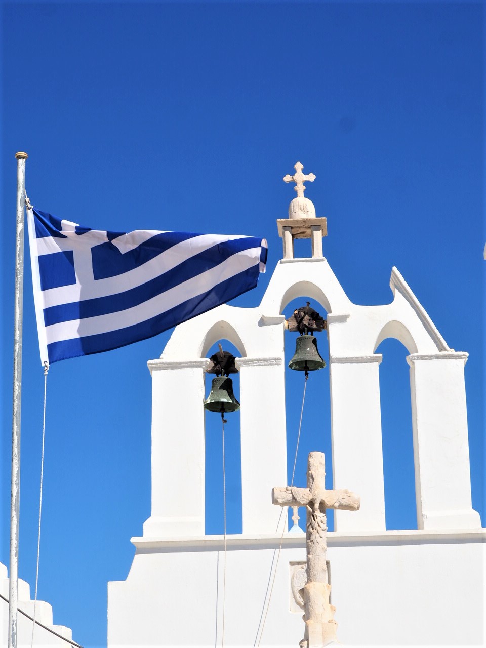 grece-eglise-en-chaux-paysage.