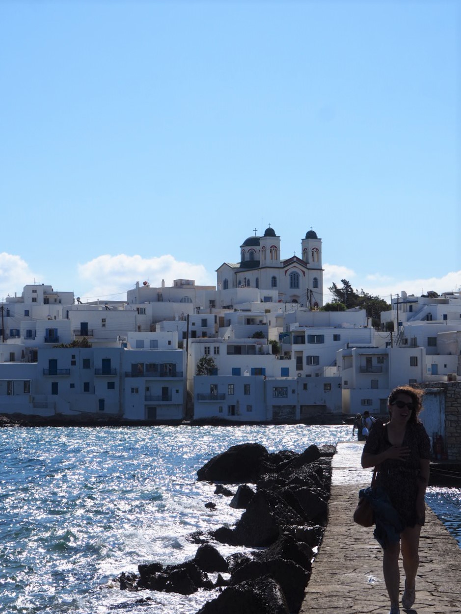 port-de-naoussa-avec-eglise-grece-paros.