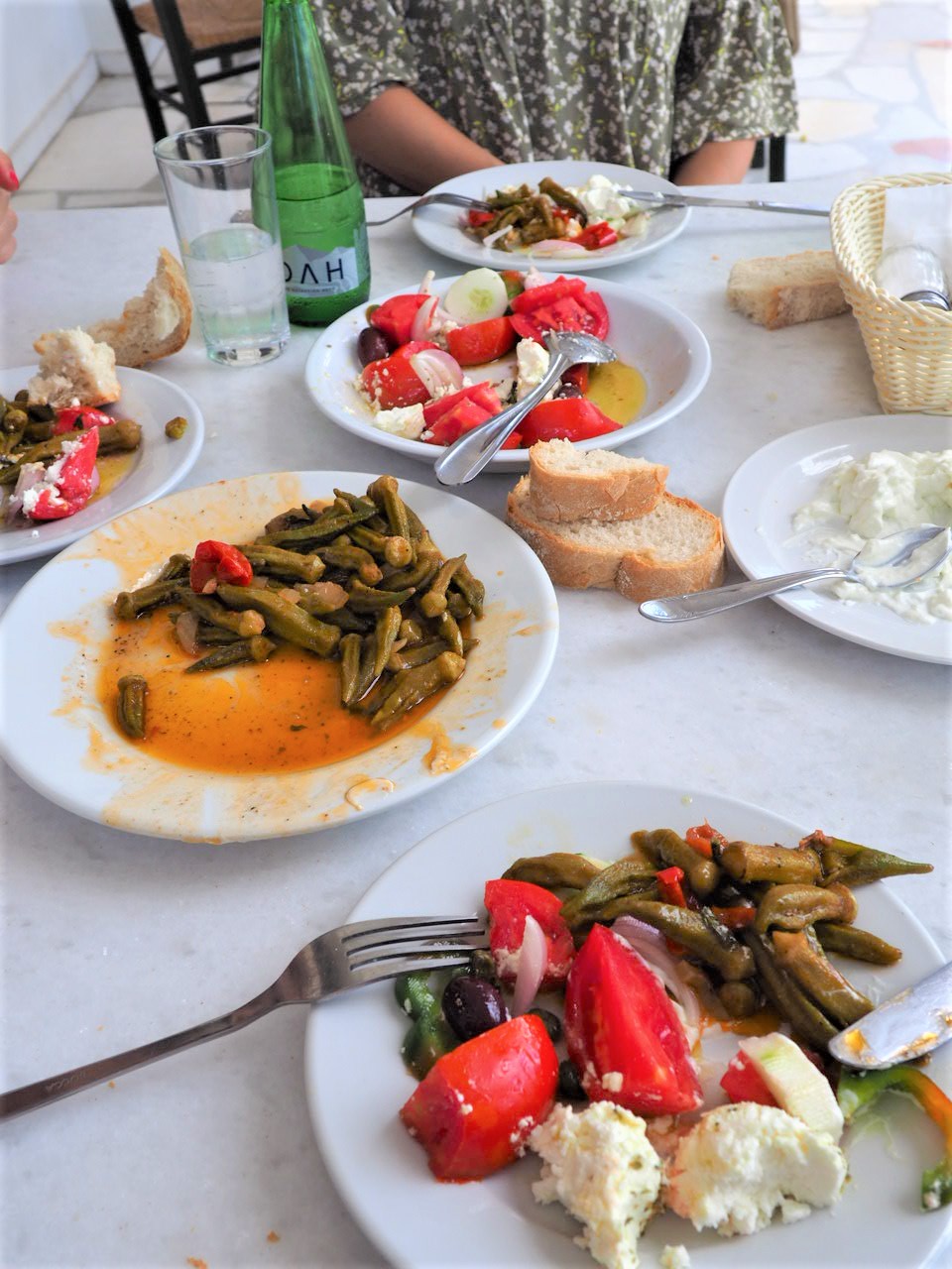 stella taverne eggares village de naxos restaurant ou manger plats grecs mezze