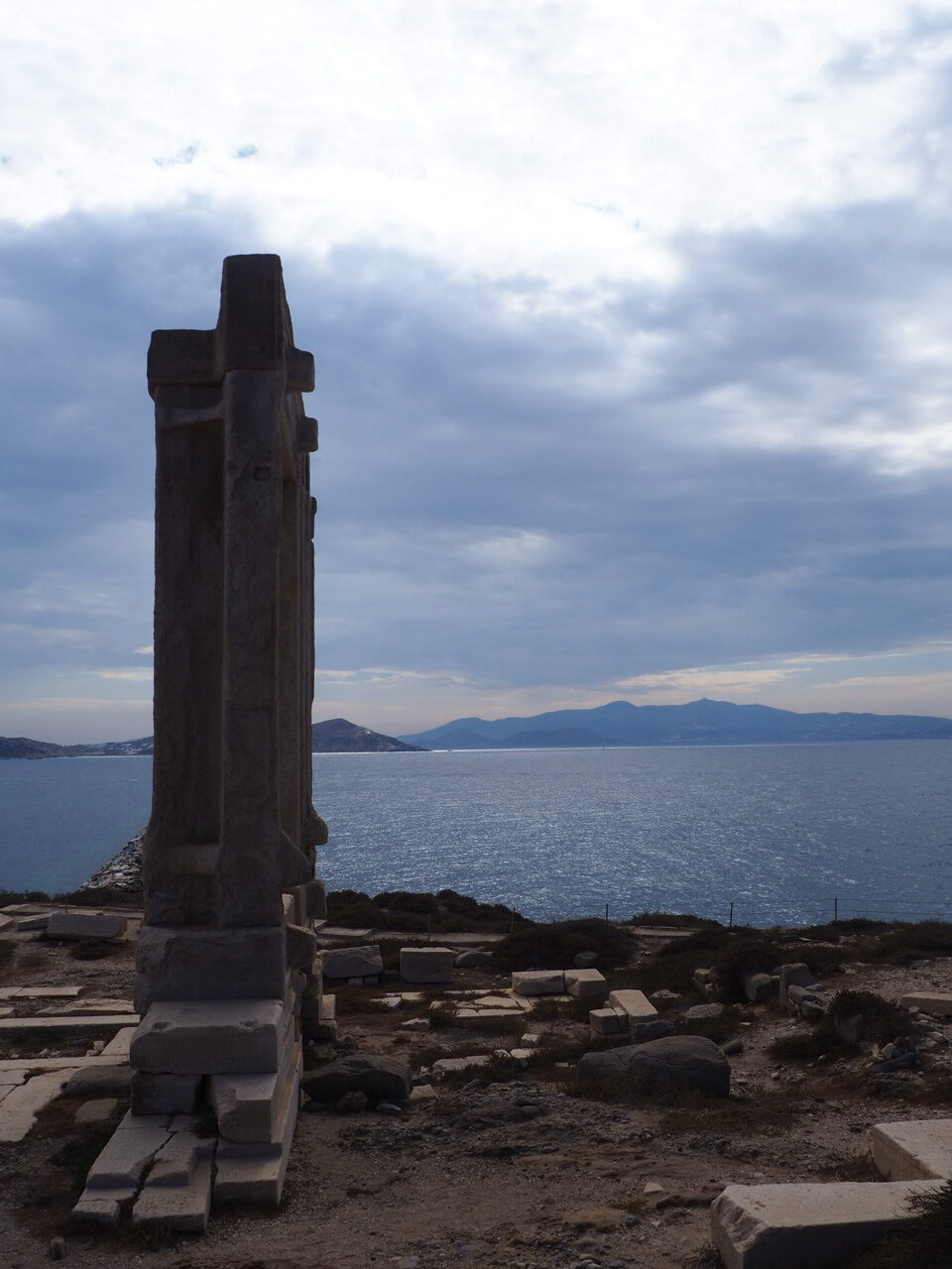 porte temple d'apolon grece naxos cyclades clioandco blog voyage vue mer egee