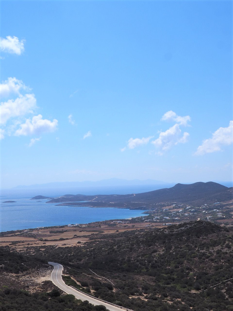 vers-la-grotte-antiparos-grece-cyclades-paros