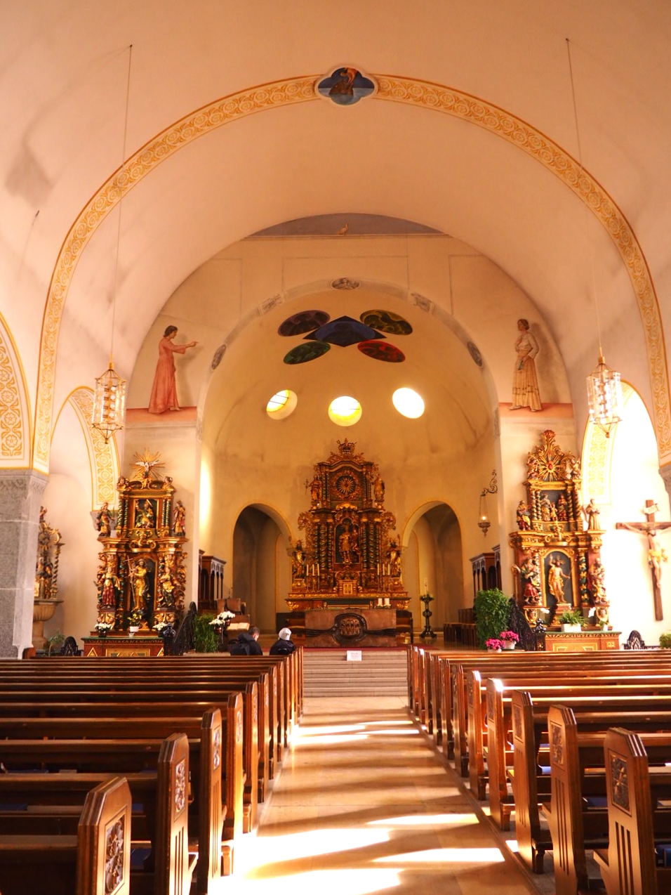 Zermatt-clioandco-eglise-interieur.