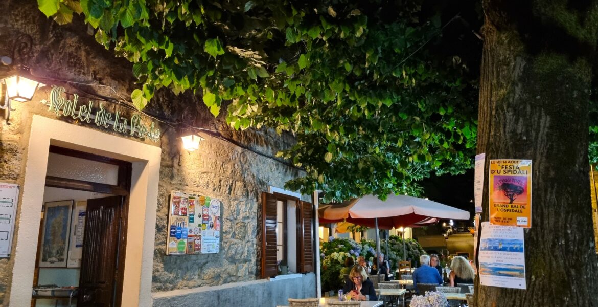 corse aullene hotel de la poste restaurant ou manger alta rocca terasse