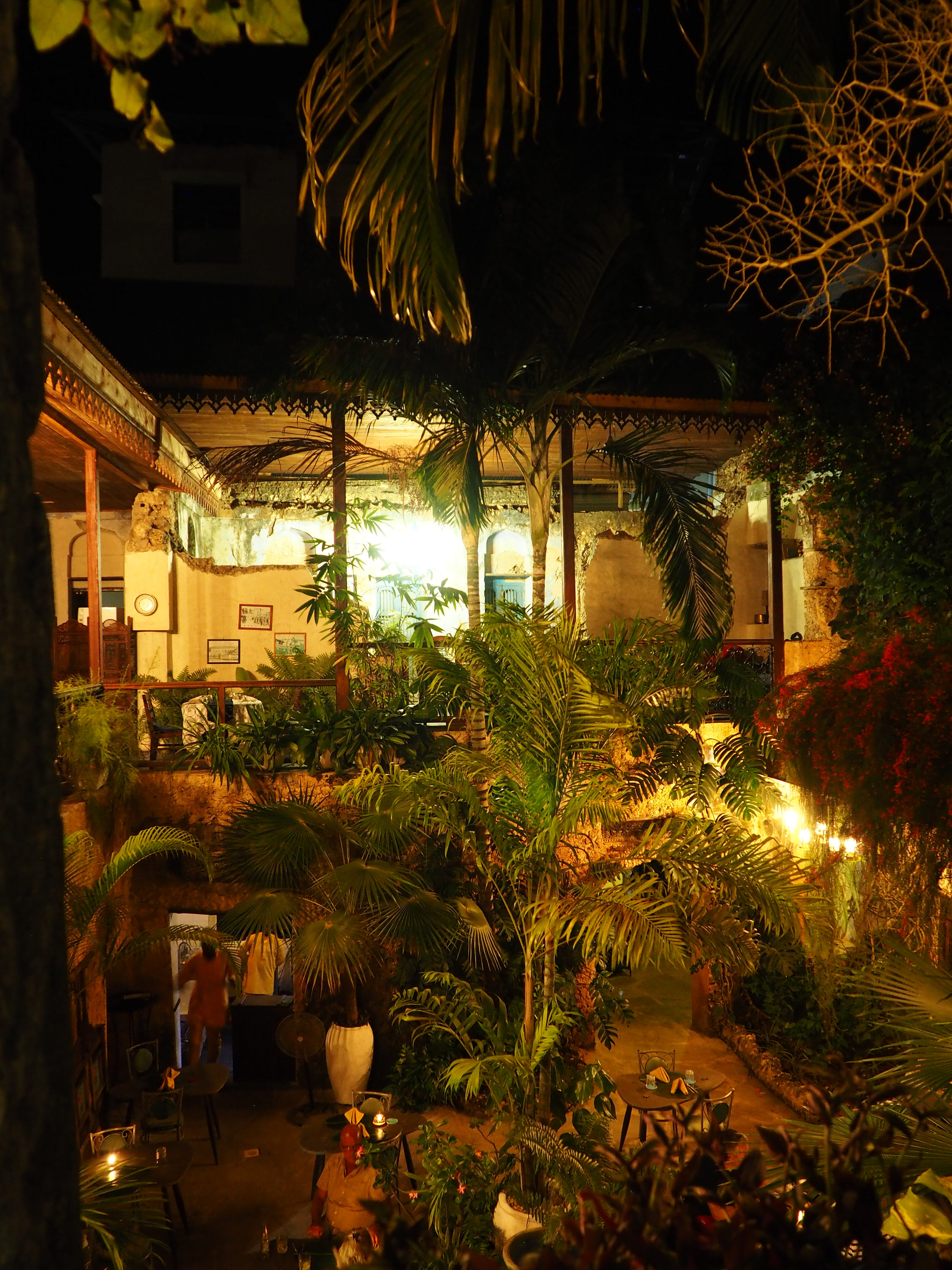 restaurant-zanzibar-THE-SERCRET-GARDEN-nuit