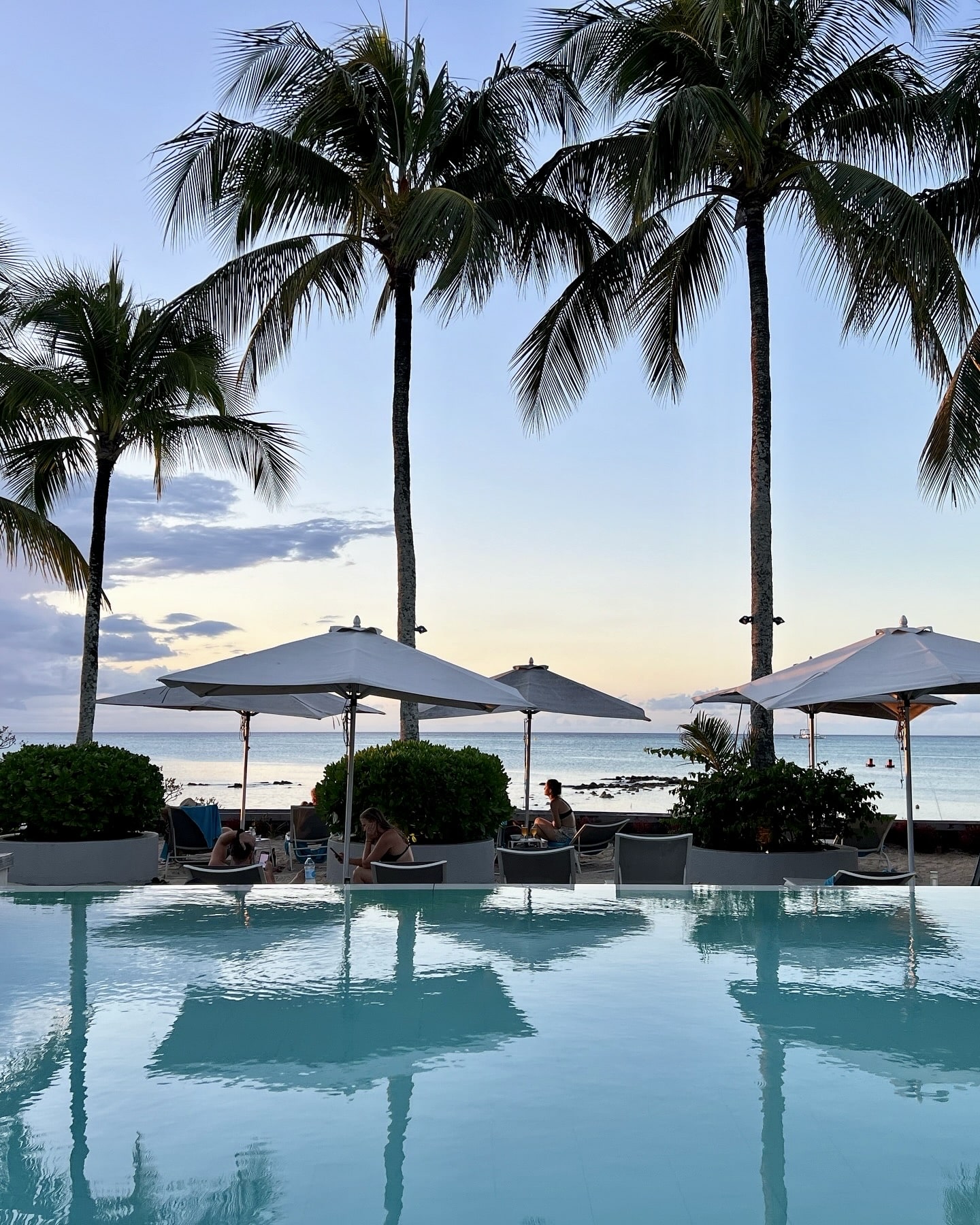 ile maurice logement apart hotel mon choisy piscine