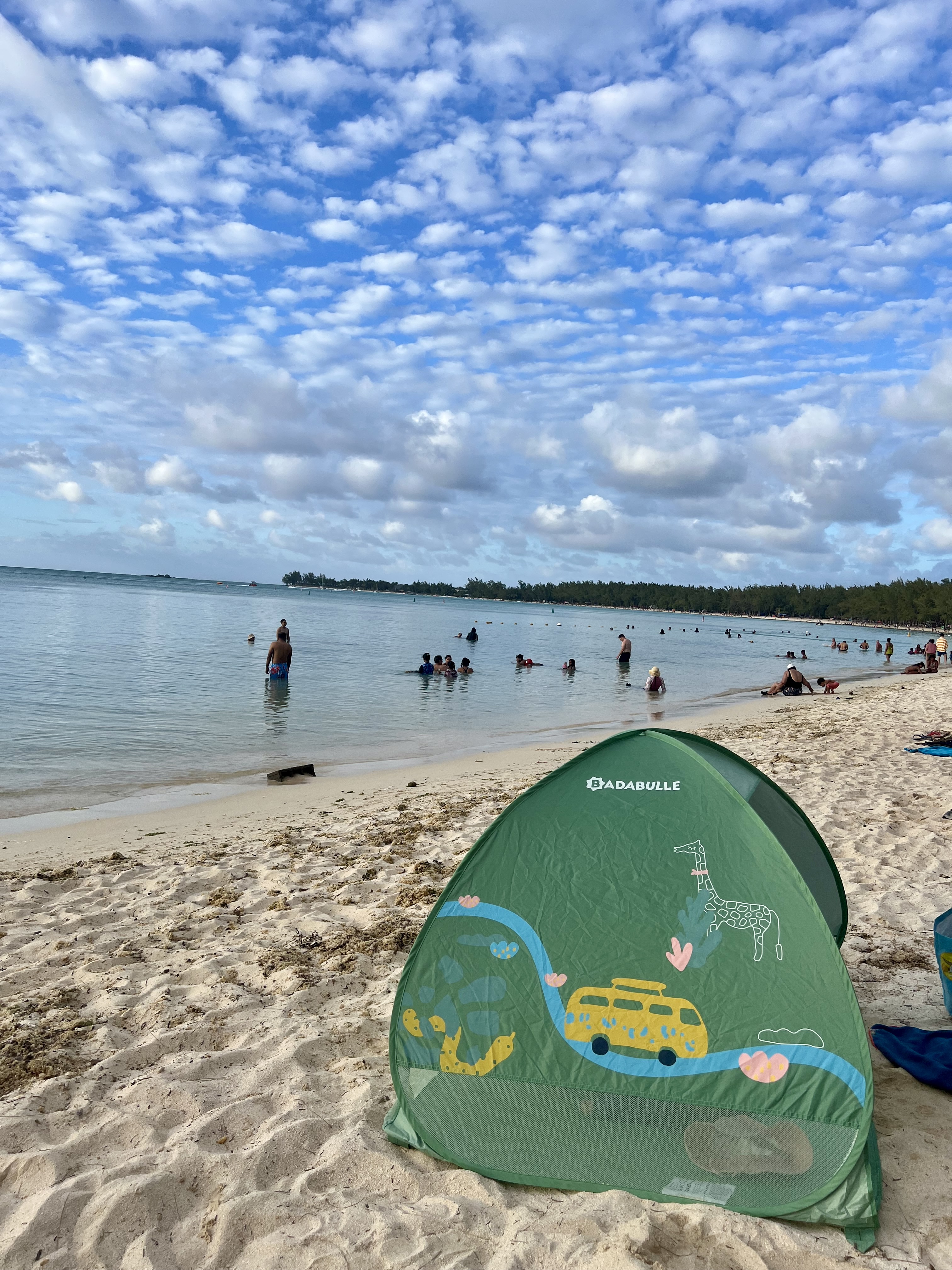 indispensables bebe ile maurice plage tente