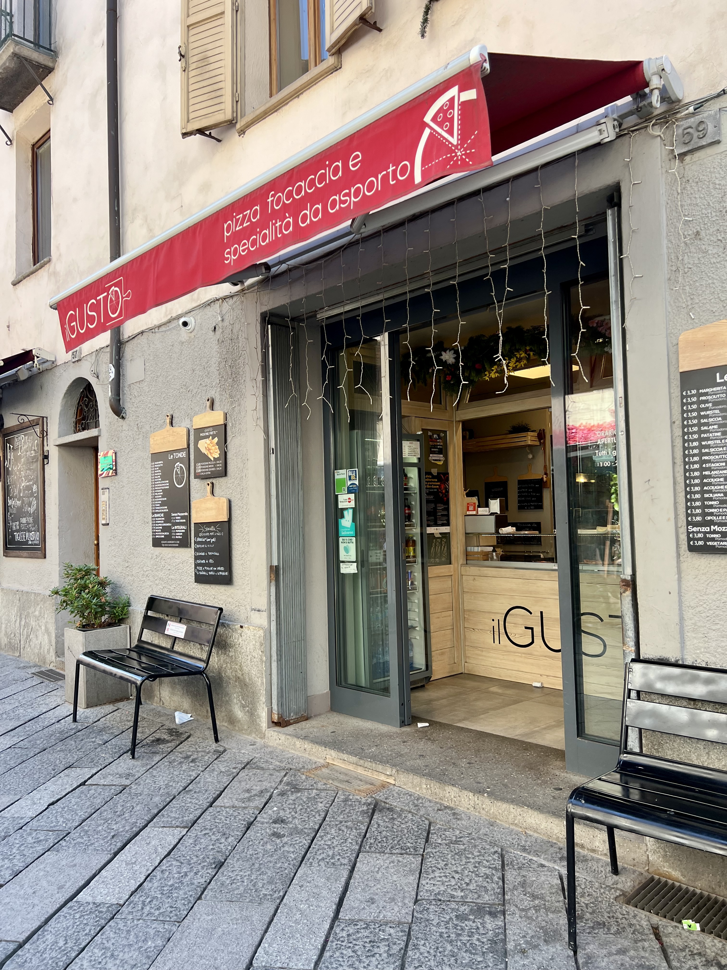 focaccia aoste pizza il gusto que manger ou manger devanture shop