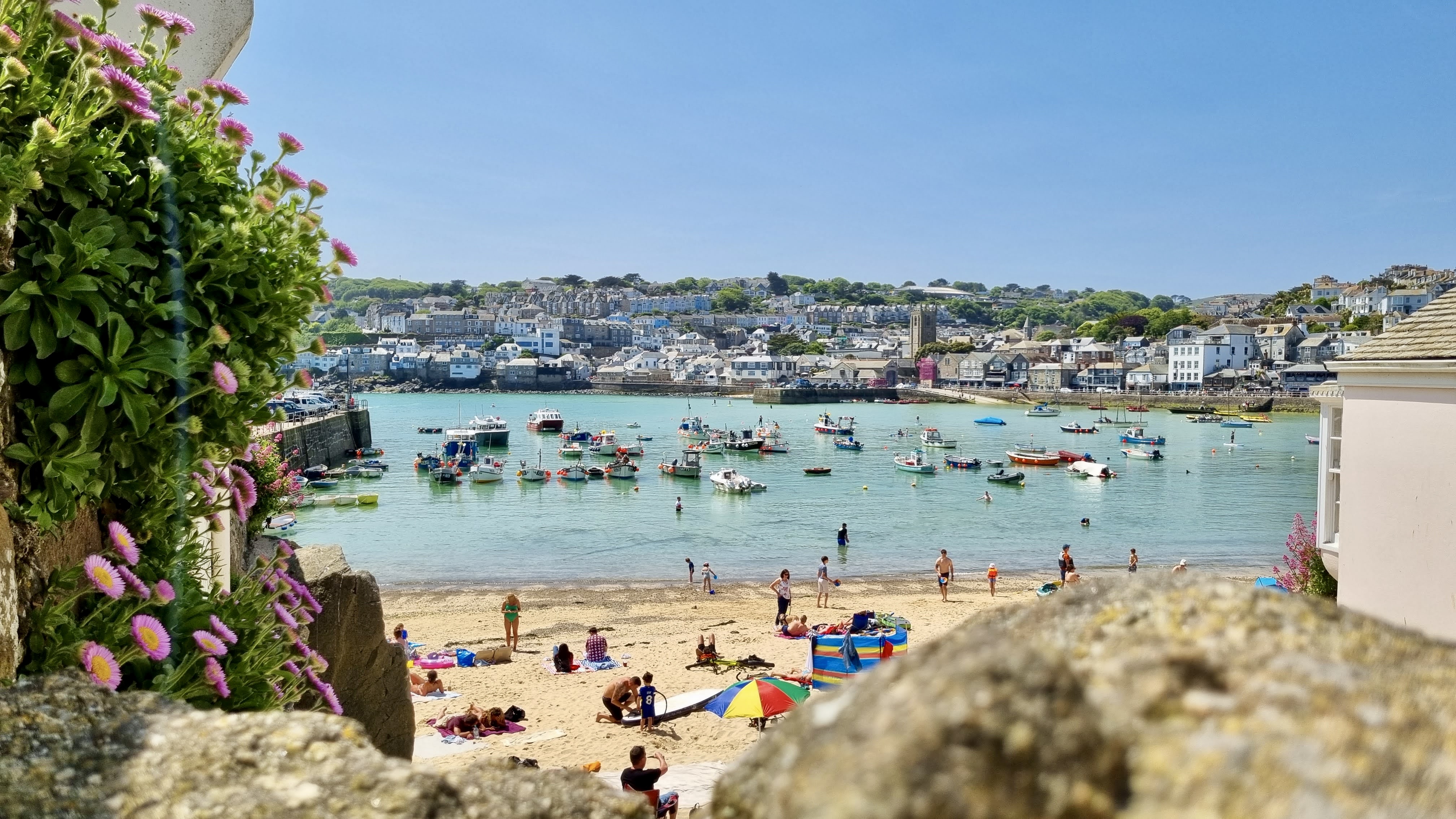 plage en ville en ete saint ives cornouailles village que voir