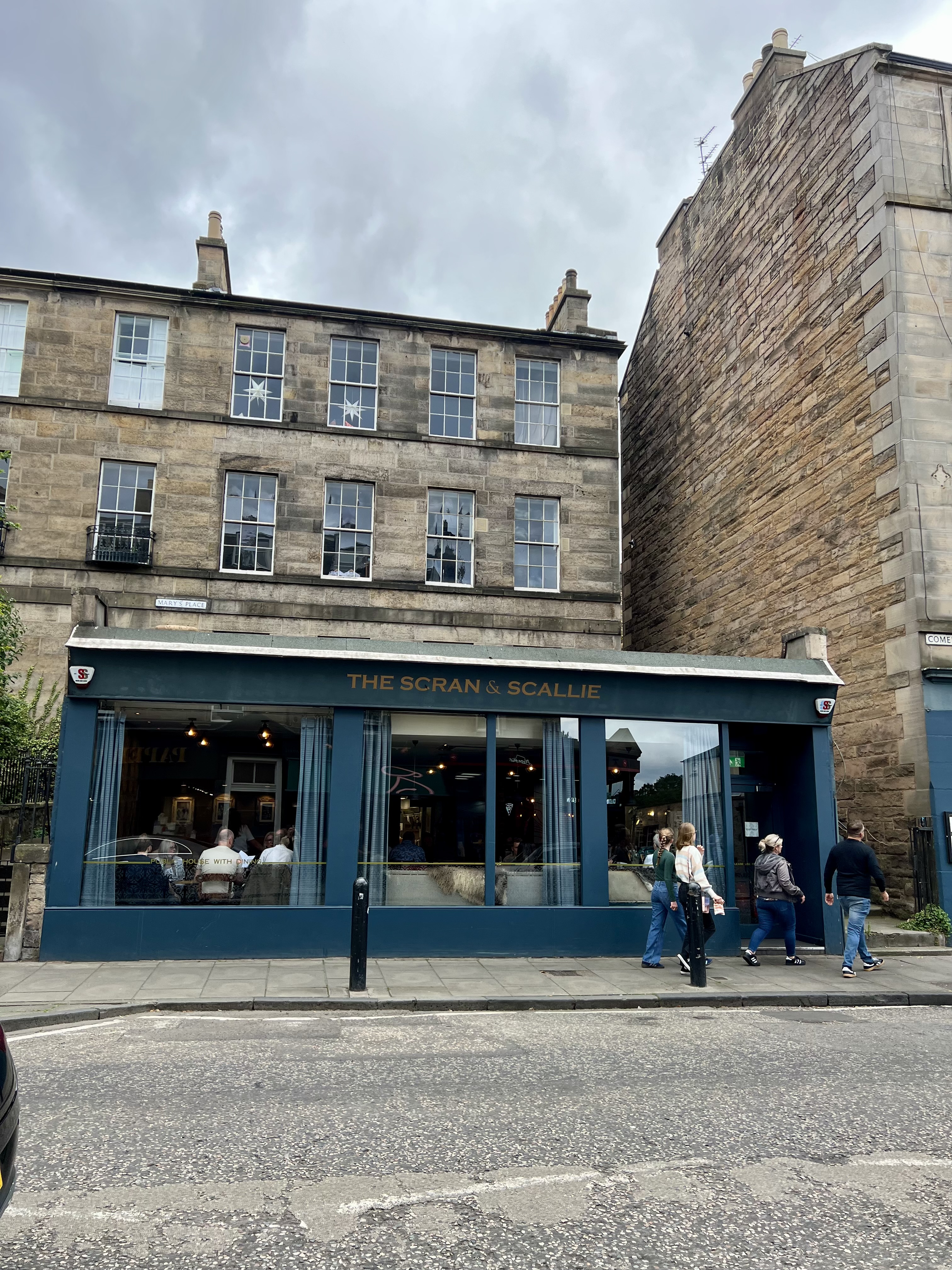 cafe edimbourg